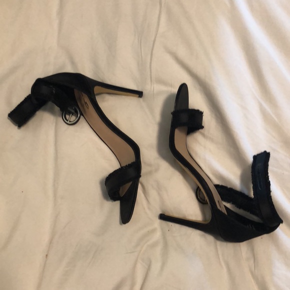 Black strappy heels - Picture 2 of 3